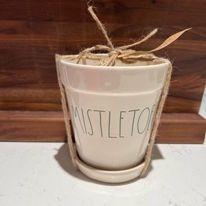 NWT Rae Dunn Artisan Collection Mistletoe Planter